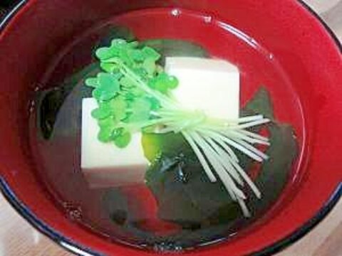 簡単で上品♪　玉子豆腐のお吸い物